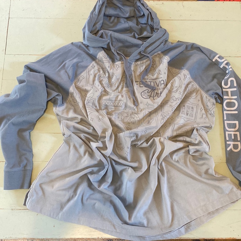 NWOT Epcot festival of the arts passholder hooded shirt.